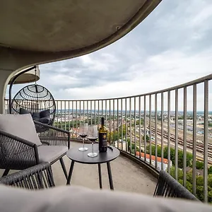 https://tower-i-26th-floor-i-boxspring-i-nespresso.getmunichhotels.com