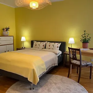 https://privatzimmer-15-m-mit-sw-balkon.getmunichhotels.com